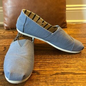 Tom’s men’s size 11 Blue Slip-On Shoes